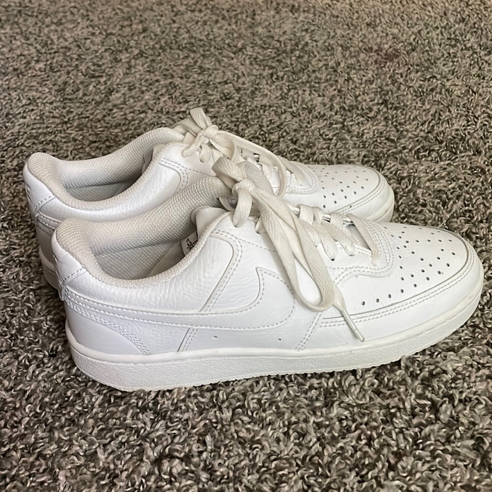 Nike white tennis shoes